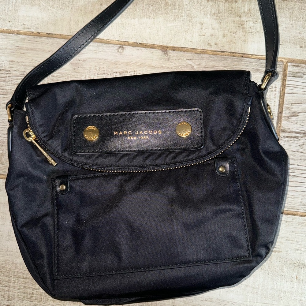 Marc Jacobs Black Shoulder Bag Sleek Design
